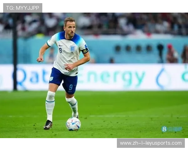 凯恩脚腕轻拨创造穿透传球，热刺中前场灵光乍现